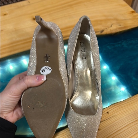 Gold Glitter Heels‎ - Picture 2 of 3